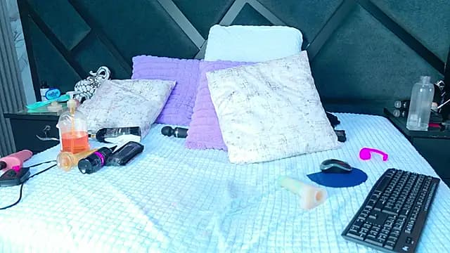 SabrinnaTaylor live cam on Stripchat