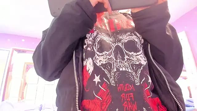 Goldentemptation_ live cam on Stripchat