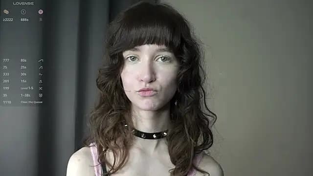 DellaLeck live cam on Stripchat