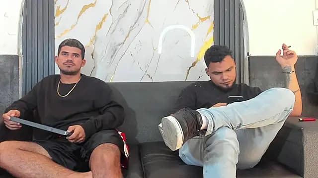 Latins_on_fire live cam