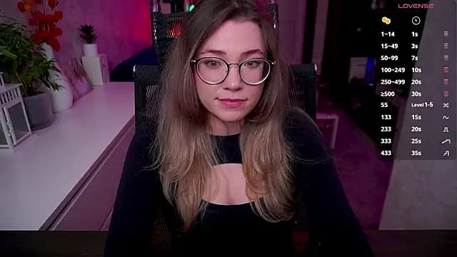 RemyCute live cam on Stripchat