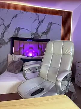 Jeen_Taylor live cam on Stripchat