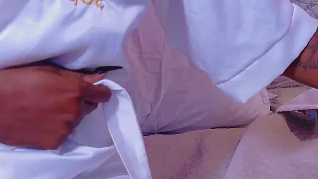 kinkyandsavage live cam on Stripchat