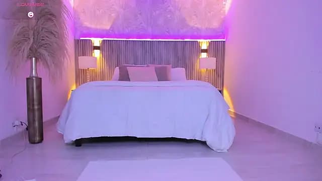 karlie_small live cam on Stripchat