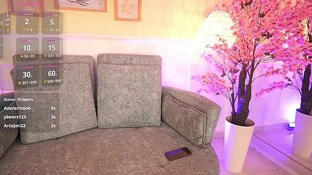 MeganLowell live cam on Stripchat