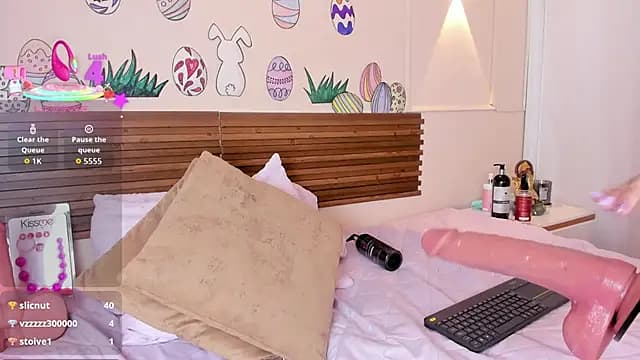 mia_gold_ live cam on Stripchat