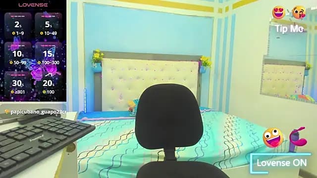 Emma-Stonne live cam on Stripchat