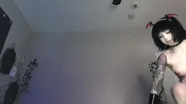 Ivey_Strigoi live cam