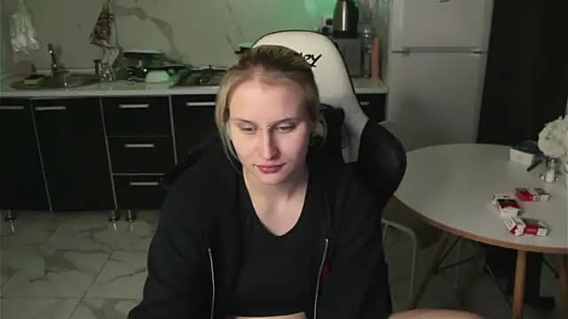 MertyXX live cam on Stripchat