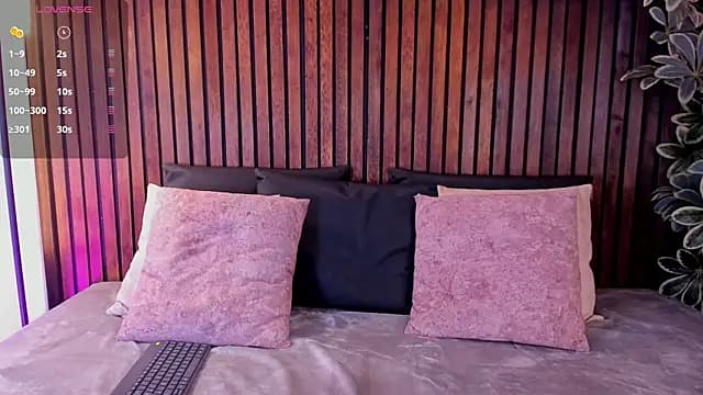 SharonLyn_ live cam on Stripchat