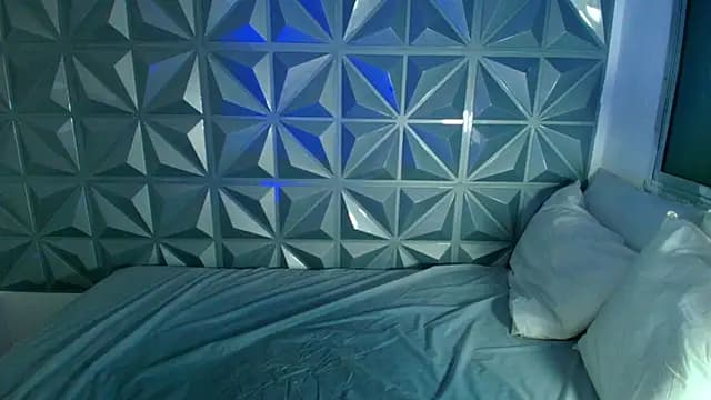 Emmy_lander1 live cam on Stripchat