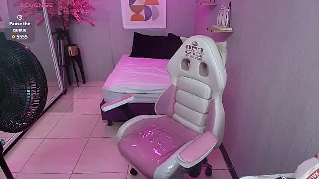 Veronica_miiller live cam on Stripchat