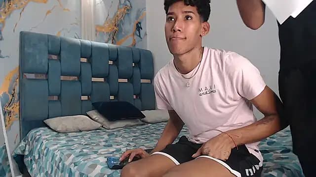 GREEN_BOYS live cam on Stripchat