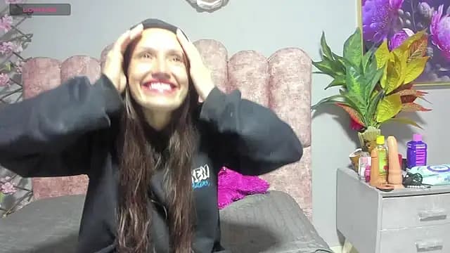 EiraLove live cam on Stripchat