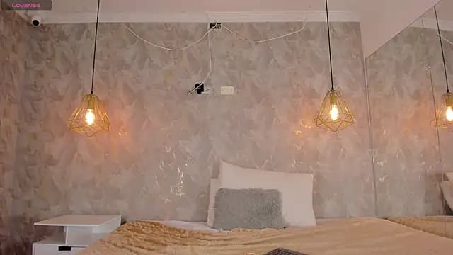 dayra_angels live cam on Stripchat