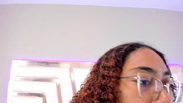 Aisharhodes00 live cam