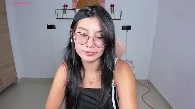 emily_villamil live cam on Stripchat