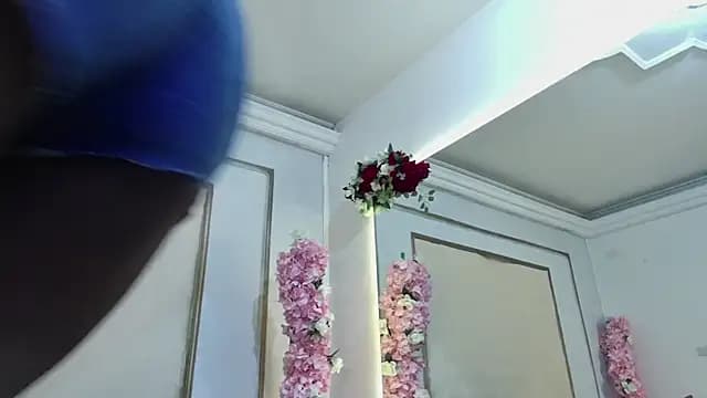 Roxxana-queen live cam on Stripchat