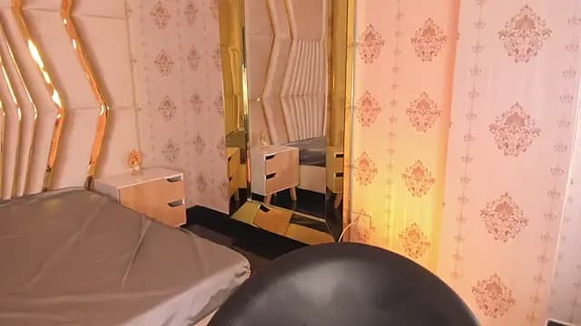 Qeen_blackk live cam