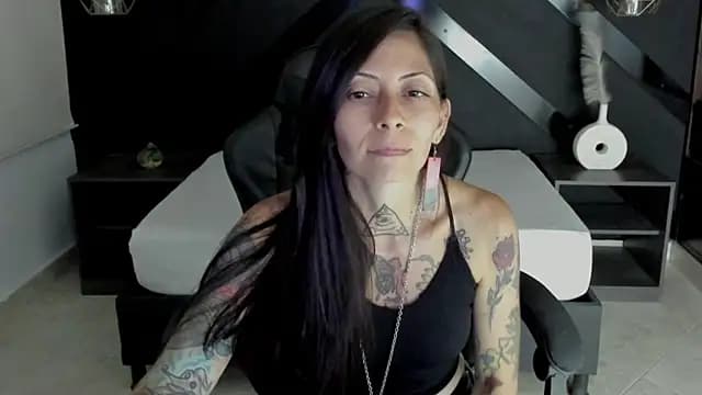 dark_gotica live cam on Stripchat