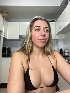 Aussielulu live cam on Stripchat