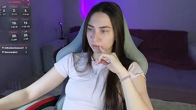 Evelinochka live cam on Stripchat