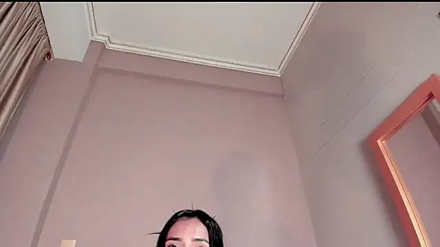 GahiaBelucci live cam on Stripchat