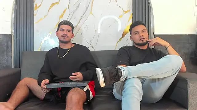 Latins_on_fire live cam