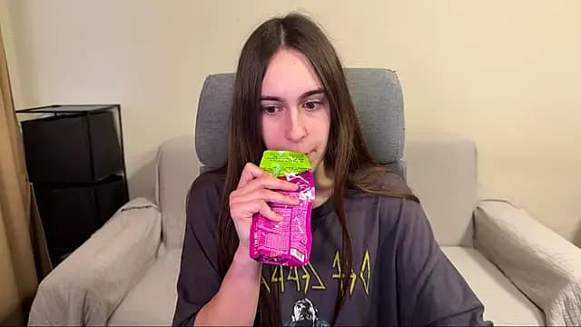 AliceKolltt live cam on Stripchat