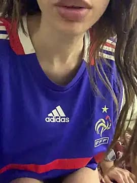 Labelleamira live cam on Stripchat