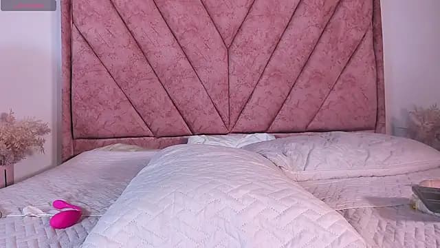 sunbeaam live cam on Stripchat