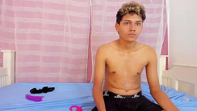 Henry_and_Lucy live cam