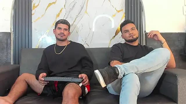 Latins_on_fire live cam