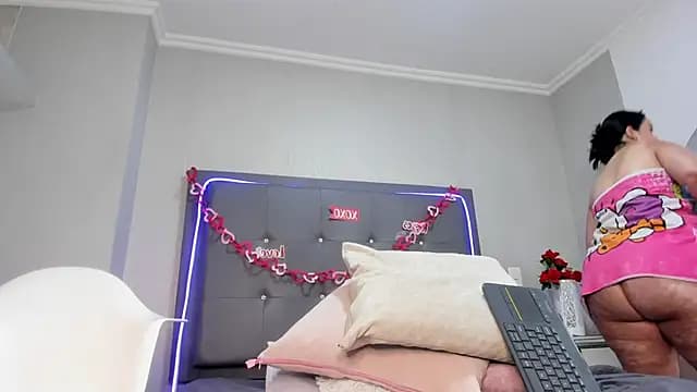 emma_lye live cam on Stripchat