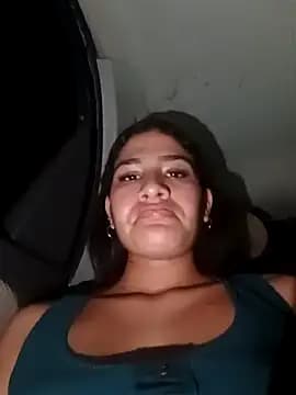 LunnaGlow live cam on Stripchat