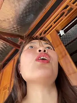 Milik-1022 live cam on Stripchat