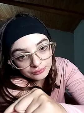 Emmacut live cam on Stripchat