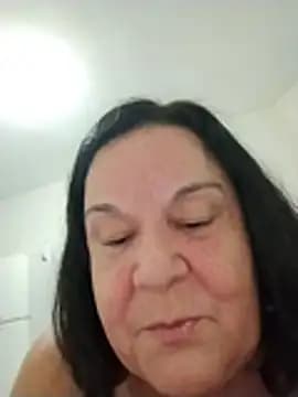 Yaya_Mineira live cam on Stripchat