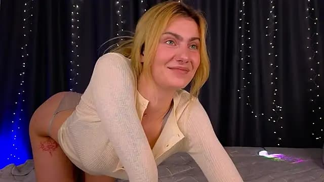 tomorrows_day live cam on Stripchat