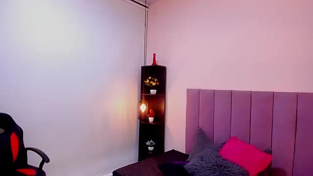 Raven_love live cam on Stripchat