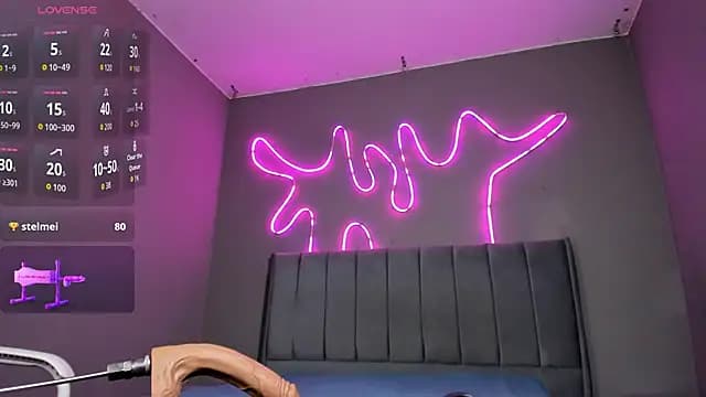 Saphyralux live cam on Stripchat