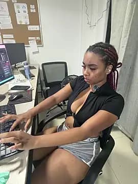 Kloe_rousse01 live cam