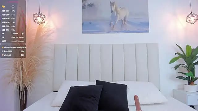 Megan_Brunette2 live cam