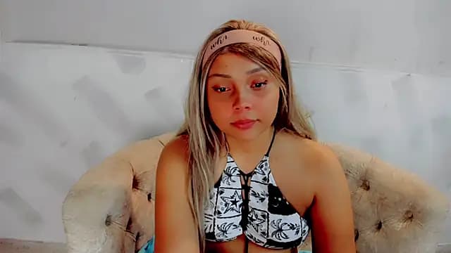 Molly_Logan live cam on Stripchat