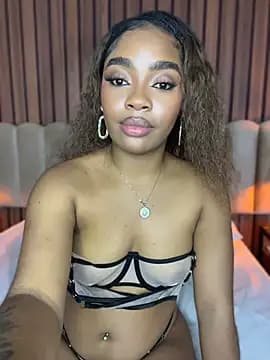 CharlothMavis live cam on Stripchat