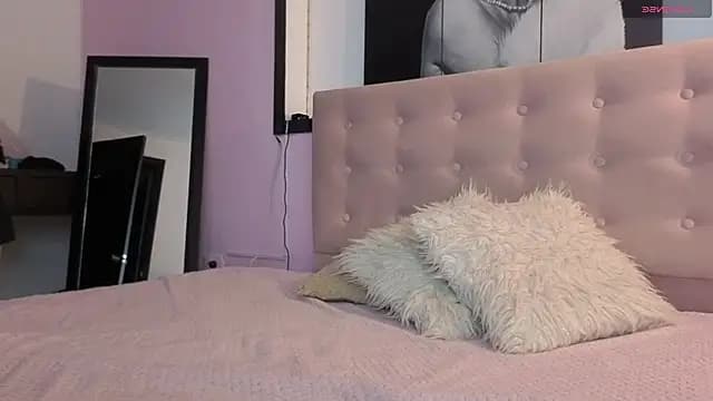 Sweett_liia_ live cam on Stripchat