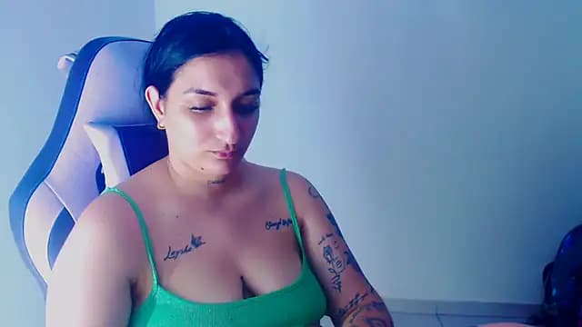 liz_dirty live cam on Stripchat
