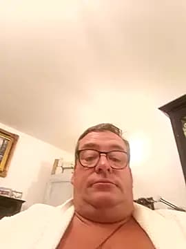 MountJohnXL live cam on Stripchat