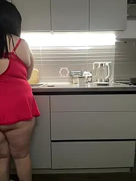 Love__Mom live cam on Stripchat