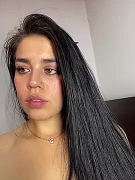 sophyy_white live cam on Stripchat